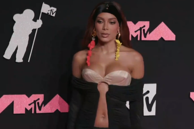 Anittaescolheu um look especial para o evento - (crédito: Reprodução/Twitter @Variety) Anittaescolheu um look especial para o evento - (crédito: Reprodução/Twitter @Variety)