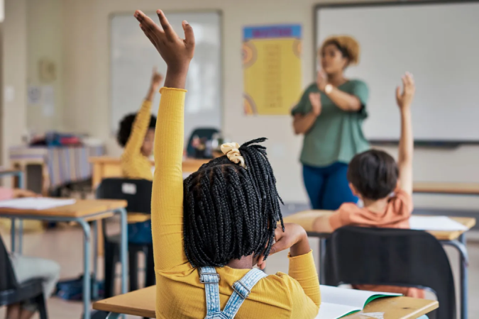 Pessoas criticam inclusive a exigência por frequência presencial na escola - (crédito: Getty Images) Pessoas criticam inclusive a exigência por frequência presencial na escola - (crédito: Getty Images)