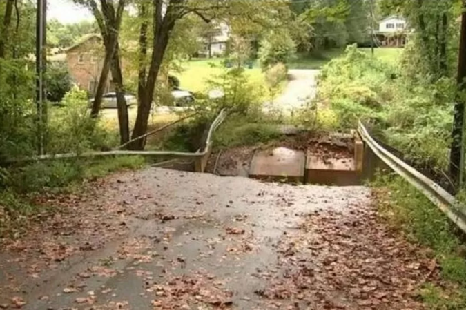 Imagem mostra ponte que desabou havia quase uma década -  (crédito: Arquivo pessoal)