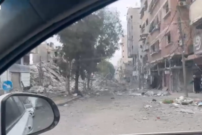 Vídeo: dirigindo pelas ruas de Gaza atingidas por ataques de Israel - (crédito: BBC Geral) Vídeo: dirigindo pelas ruas de Gaza atingidas por ataques de Israel - (crédito: BBC Geral)