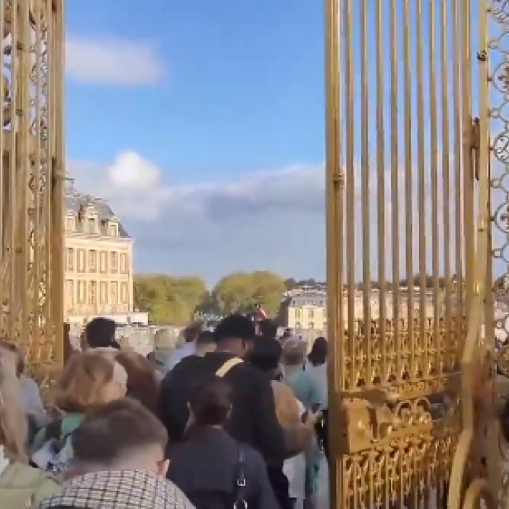 Palácio de Versalhes evacuado devido a ameaça de bomba