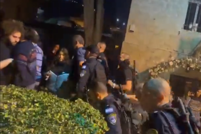 Polícia de Israel dispersa manifestação em Haifa, cidade do norte do país - (crédito: Reprodução / Twitter) Polícia de Israel dispersa manifestação em Haifa, cidade do norte do país - (crédito: Reprodução / Twitter)
