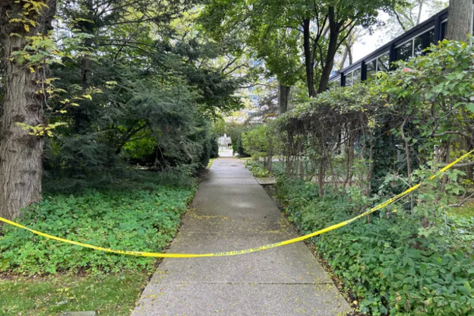 Samantha foi encontrada desacordada fora de sua casa pela manhã e foi declarada morta logo em seguida. Crédito: Detroit Free Press - (crédito: Detroit Free Press) Samantha foi encontrada desacordada fora de sua casa pela manhã e foi declarada morta logo em seguida. Crédito: Detroit Free Press - (crédito: Detroit Free Press)