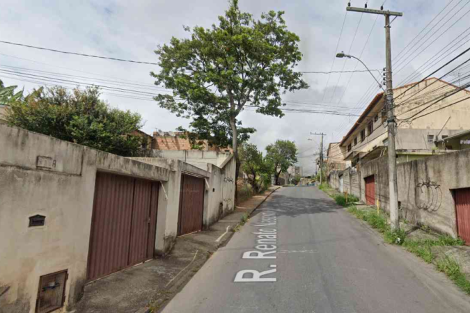 Equipe dos bombeiros controlaram o incêndio, que destruiu um dos quartos da casa - (crédito: Reprodução / Google Maps) Equipe dos bombeiros controlaram o incêndio, que destruiu um dos quartos da casa - (crédito: Reprodução / Google Maps)