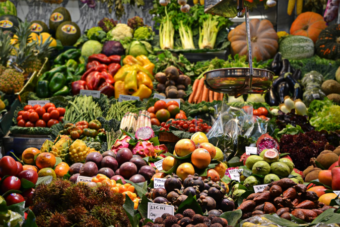 A pesquisa da Conab considera as cinco hortaliças (batata, cenoura, cebola, tomate e alface) e as cinco frutas (laranja, mamão, melancia, maçã e banana) com maior representatividade na comercialização nas principais Ceasas do país - (crédito: Jacopo Maia/Unsplash) A pesquisa da Conab considera as cinco hortaliças (batata, cenoura, cebola, tomate e alface) e as cinco frutas (laranja, mamão, melancia, maçã e banana) com maior representatividade na comercialização nas principais Ceasas do país - (crédito: Jacopo Maia/Unsplash)