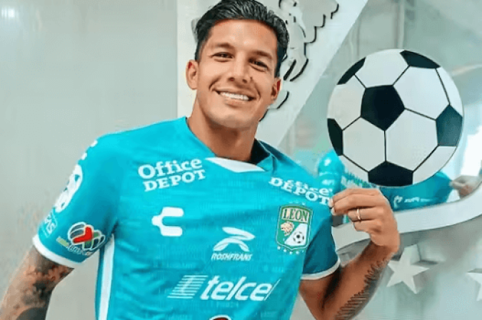 Lucas Romero, ex-Cruzeiro, é um dos destaques do atual elenco do León. A Raposa tentou ter o atleta no elenco em 2023, mas foi superada pelos mexicanos no mercado. - Foto: Divulgação/León