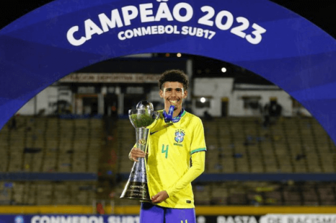 Da Mata - Zagueiro de 17 anos do Grêmio - Foto: Divulgação/CBF