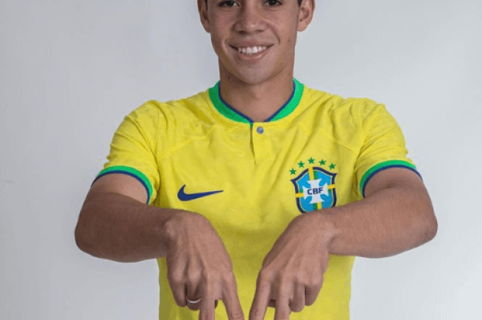 Dudu - Meio-campista de 17 anos do Athletico-PR. Jogador foi vice-artilheiro e se destacou em assistências no Sul-Americano da categoria - Foto: Divulgação/CBF