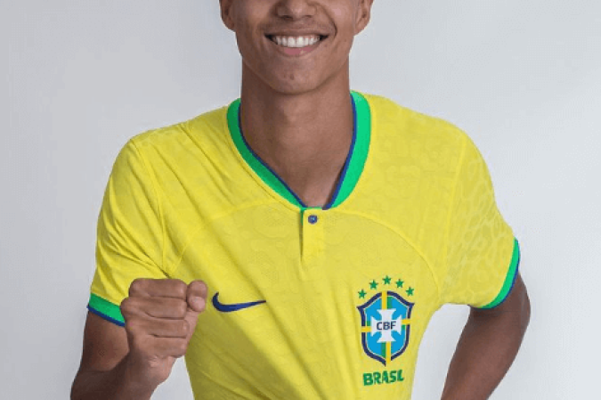 Vitor Reis - Zagueiro de 17 anos do Palmeiras - Capitão da equipe canarinho, jogou com Endrick na base alviverde - Foto: Divulgação/CBF