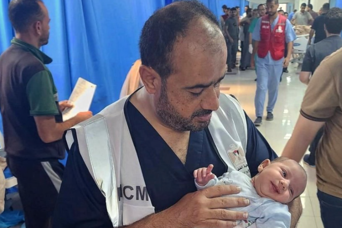 O chefe do Hospital Al-Shifa, Muhammad Abu Salamiya, alerta que equipamentos essenciais, como incubadoras, podem não funcionar porque os níveis de combustível do gerador estão criticamente baixos - (crédito: Dr Muhammad Abu Salamiya) O chefe do Hospital Al-Shifa, Muhammad Abu Salamiya, alerta que equipamentos essenciais, como incubadoras, podem não funcionar porque os níveis de combustível do gerador estão criticamente baixos - (crédito: Dr Muhammad Abu Salamiya)