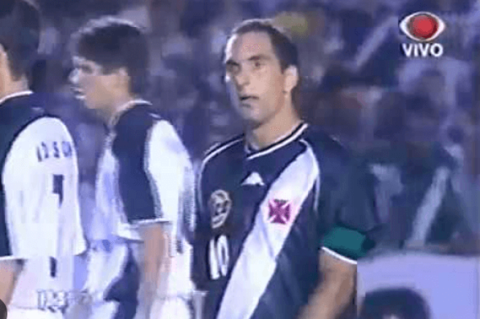 Na decisão do Mundial, no Maracanã, Edmundo perdeu a quinta penalidade e o Corinthians levou a taça da Fifa pela primeira vez. No tempo normal e na prorrogação, o confronto não saiu do 0 a 0. - Foto: Reprodução/TV Bandeirantes