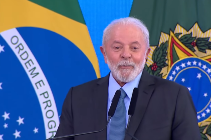 Com voz embargada, Lula voltou a citar que foi em seu período à frente da Presidência que o País construiu o maior número de universidades na história - (crédito: Reprodução/TV Brasil) Com voz embargada, Lula voltou a citar que foi em seu período à frente da Presidência que o País construiu o maior número de universidades na história - (crédito: Reprodução/TV Brasil)