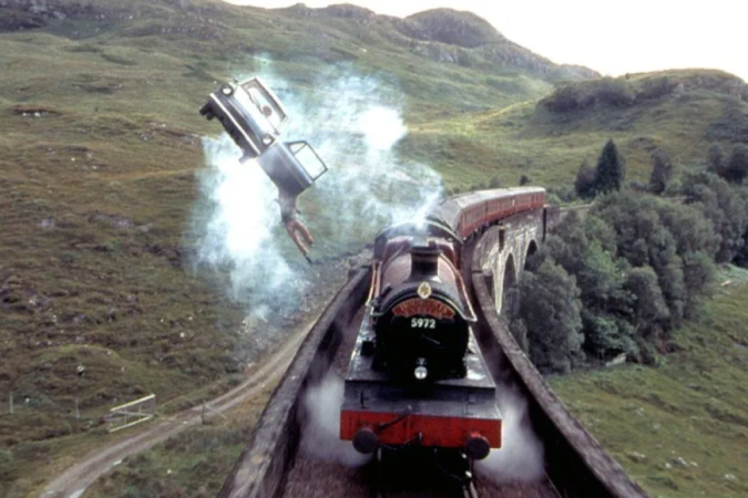 O Expresso de Hogwarts aparece no filme Harry Potter e a Câmara Secreta - (crédito: EVERETT COLLECTION/ALAMY) O Expresso de Hogwarts aparece no filme Harry Potter e a Câmara Secreta - (crédito: EVERETT COLLECTION/ALAMY)