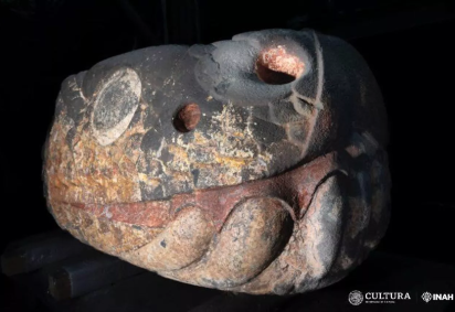 Arqueólogos do Instituto Nacional de Antropologia e História (INAH), do México, descobriram uma serpente de pedra enterrada no solo da antiga capital do Império Asteca, Tenochtitlán. Um achado que revive e uma das civilizações mais misteriosas da América Latina.  -  (crédito:  INAH)