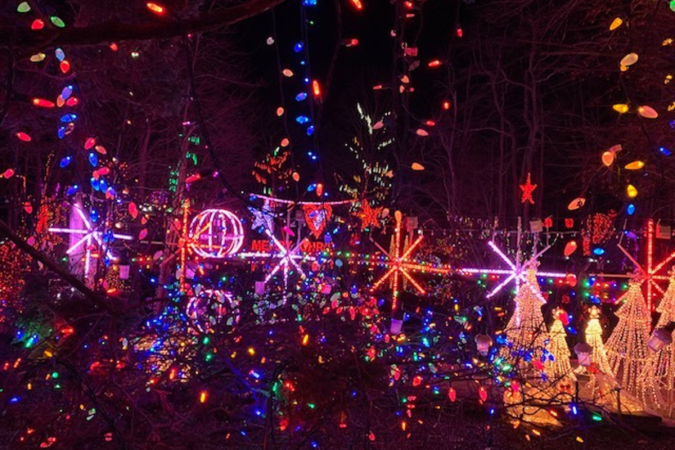 Timothy e Grace Gay levam o título de casa com mais luzes natalinas do mundo no Guinness Book desde 2014.  -  (crédito: Família Gay/Arquivo Pessoal)