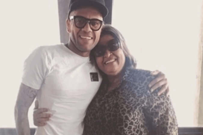 Mãe de Daniel Alves resolveu divulgar imagens da vítima do filho nas redes sociais  -  (crédito: Foto: Reprodução/Redes Sociais)