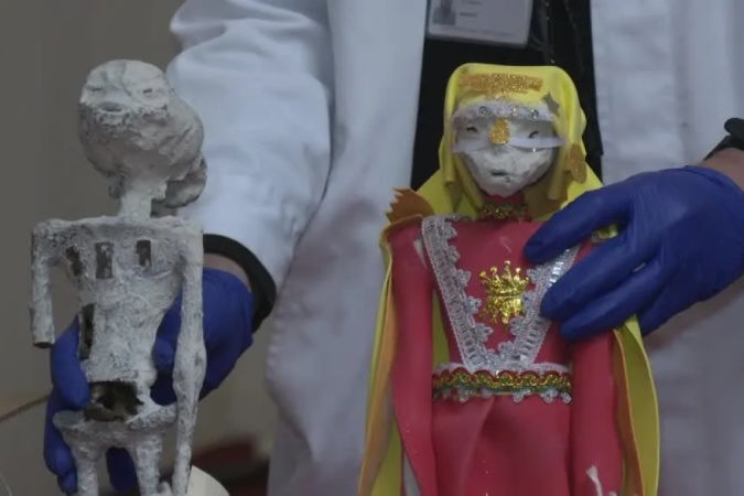 Quando foram encontradas, as peças teriam como destino um congresso de ufologia no México. - (crédito: Ministério da Cultura do Peru/Reprodução) Quando foram encontradas, as peças teriam como destino um congresso de ufologia no México. - (crédito: Ministério da Cultura do Peru/Reprodução)