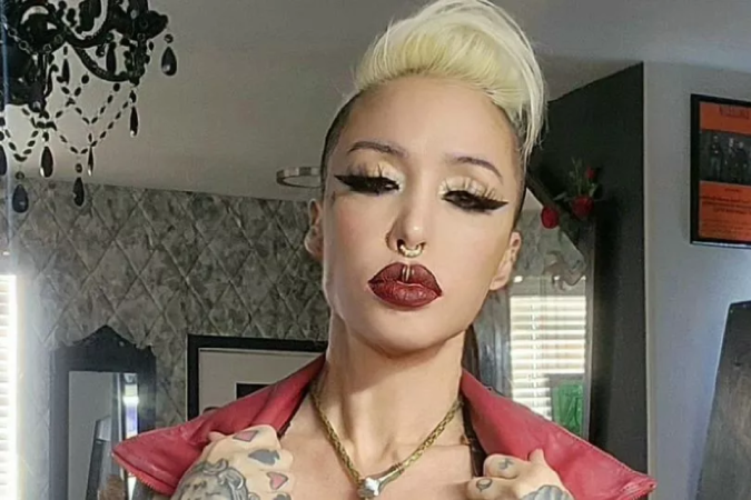 Nos últimos anos, ela se dedicou ao mundo das tatuagens, além de performance artística e modelagem alternativa. - (crédito: Reprodução/Instagram (@masuimimax)) Nos últimos anos, ela se dedicou ao mundo das tatuagens, além de performance artística e modelagem alternativa. - (crédito: Reprodução/Instagram (@masuimimax))