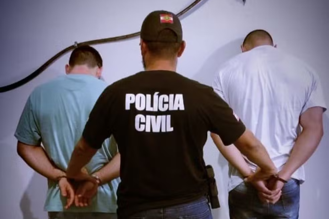Vítimas foram esfaqueadas várias vezes pelos criminosos, que fugiram logo depois do ocorrido. - (crédito: Divulgação/PolÃcia Civil) Vítimas foram esfaqueadas várias vezes pelos criminosos, que fugiram logo depois do ocorrido. - (crédito: Divulgação/PolÃcia Civil)
