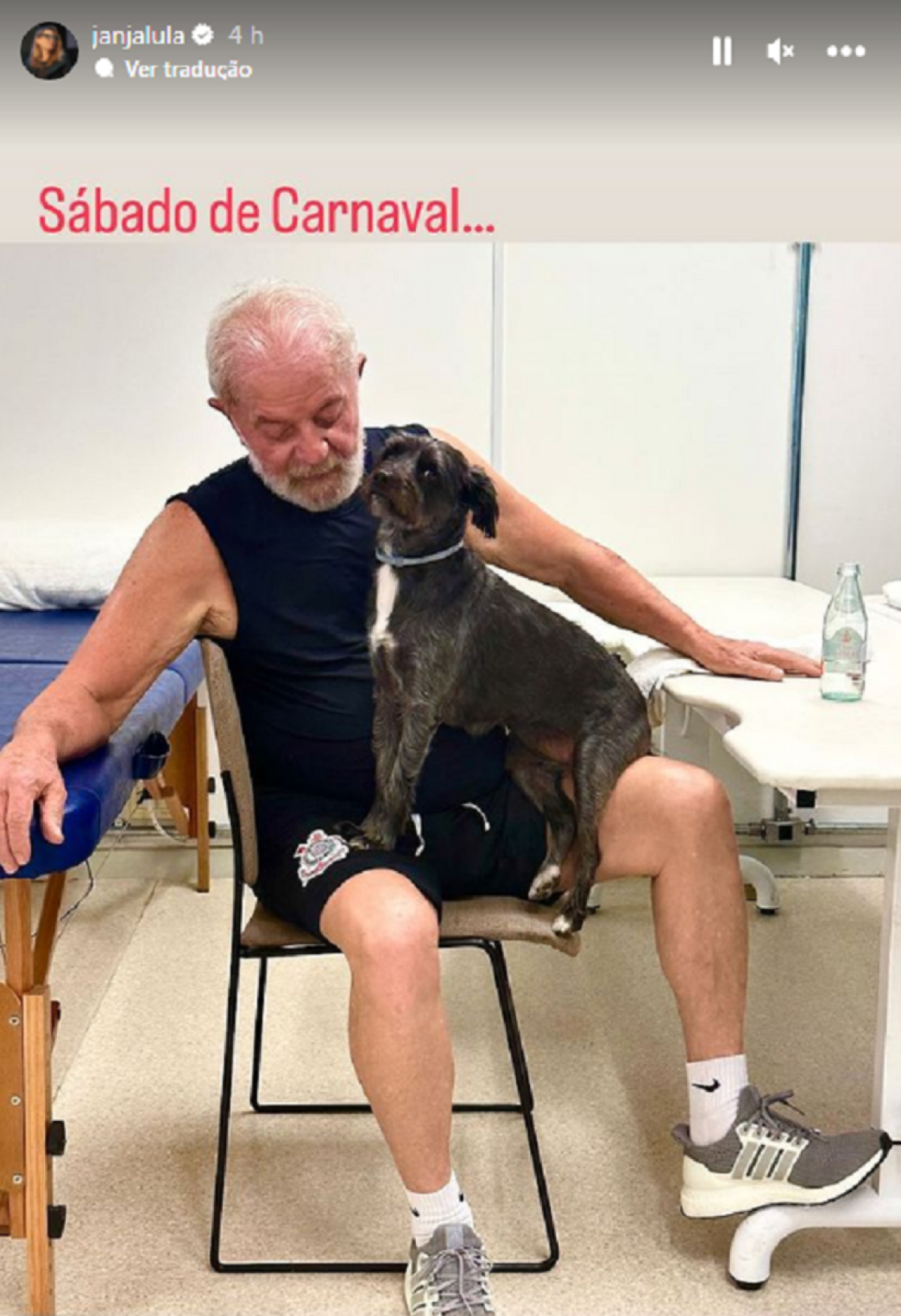 Janja publicou nas redes sociais uma foto de Lula após exercício na esteira ao lado da cadela Resistência