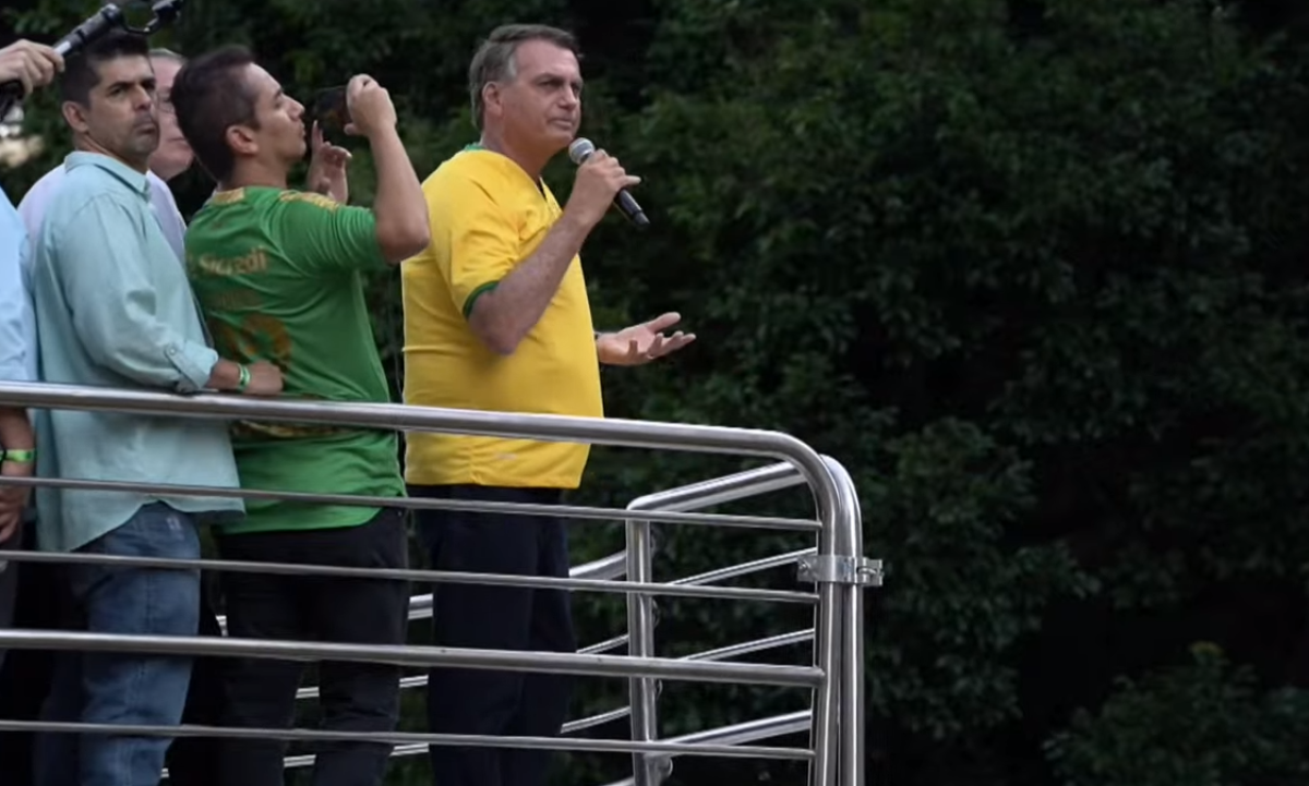O ex-presidente Jair Bolsonaro (PL) discursou neste domingo (25/2) em ato na Avenida Paulista, que reuniu milhares de apoiadores