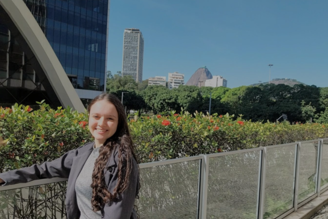 Ao receber convite com vantagens para ingressar em universidade, a jovem Paula Eduarda de Lima achou que 'era golpe' - (crédito: Arquivo pessoal) Ao receber convite com vantagens para ingressar em universidade, a jovem Paula Eduarda de Lima achou que 'era golpe' - (crédito: Arquivo pessoal)