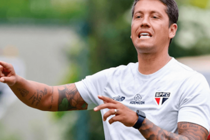 São Paulo decide manter Carpini no cargo - (crédito: Foto: Nilton Fukuda/saopaulofc.net) São Paulo decide manter Carpini no cargo - (crédito: Foto: Nilton Fukuda/saopaulofc.net)