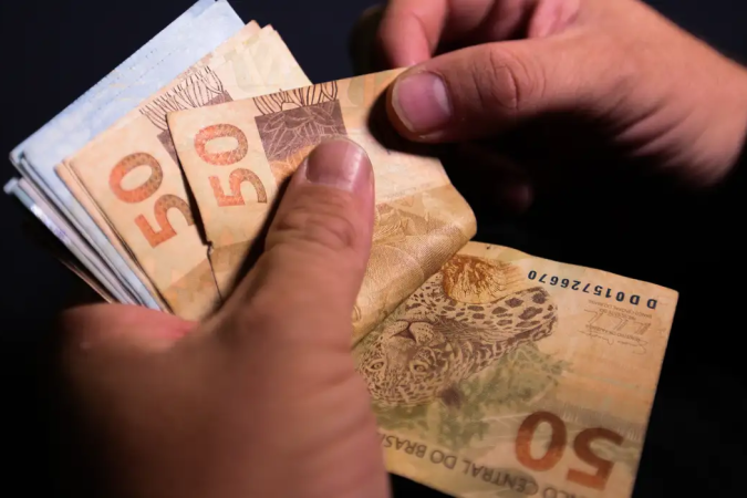 O novo valor representa um aumento de R$ 97 sobre o piso atual. -  (crédito: Marcello Casal Jr./Agência Brasil)