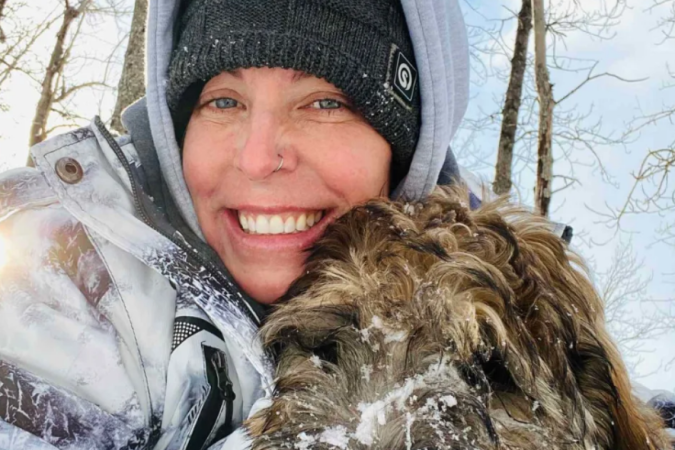 Amanda Richmond Rogers morreu ao pular em um rio congelado para salvador seu cãozinho -  (crédito: Reprodução/Instagram @Amanda Richmond Rogers)