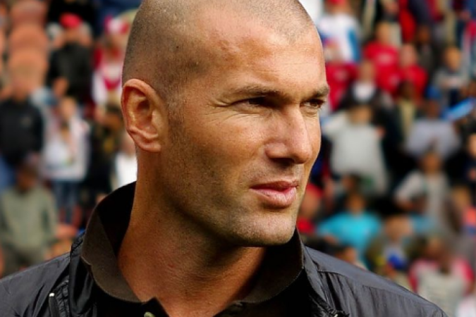 Zidane conquistou títulos no Realm Madrid como jogador e treinador -  (crédito: Foto: Gabriel Bouys/AFP via Getty Images)