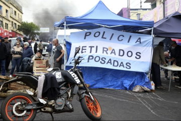 Policiais protestam por melhores salários na Argentina -  (crédito: AFP)