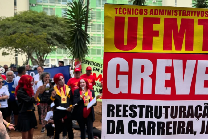 Técnicos universitários fazem manifestação em frente ao MGI -  (crédito: Reprodução/Instagram @SintFub)