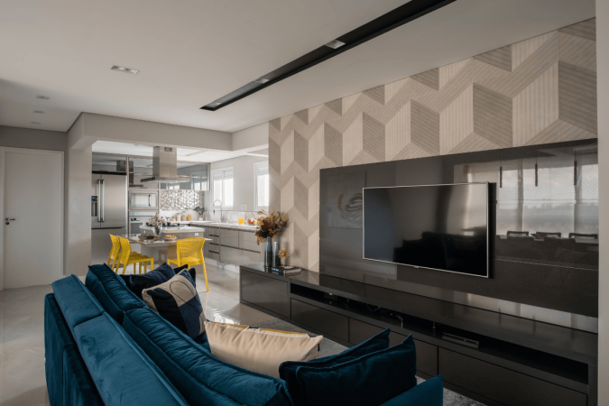 Alguns cuidados com a decoração podem deixar a sala de TV mais aconchegante (Imagem: Henrique Ribeiro | Projeto: escritório PB Arquitetura) -  (crédito: EdiCase - Decoração -> Revista do CB)