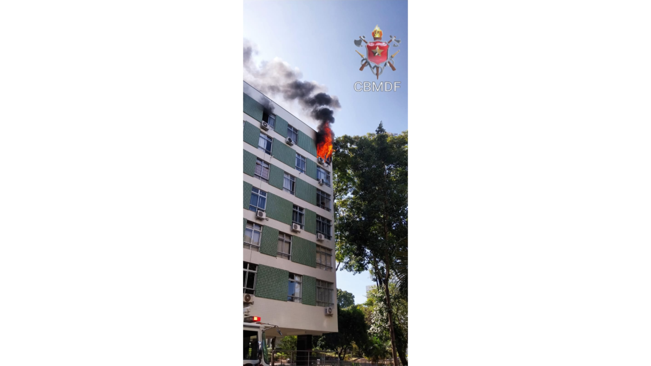 Apartamento pega fogo e prédio precisa ser evacuado