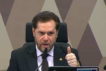 Relatório de Plínio Valério (PSDB-AM) prevê o reconhecimento do Pix como infraestrutura pública na Constituição -  (crédito: Reprodução/Youtube Senado)