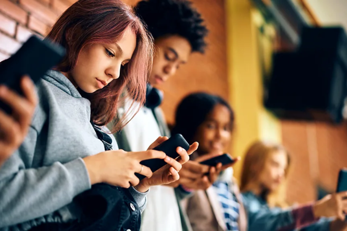 As redes sociais são acusadas de causar uma crise de saúde mental entre as crianças, mas a realidade pode ser bem mais complicada -  (crédito: Getty Images)