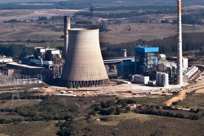 A empresária Gil Melo diz reconhecer os perigos das mudanças climáticas, mas defende a manutenção da economia do carvão em Candiota: 'Nos apegamos ao que nós temos' -  (crédito: João da Mata/BBC News Brasil)