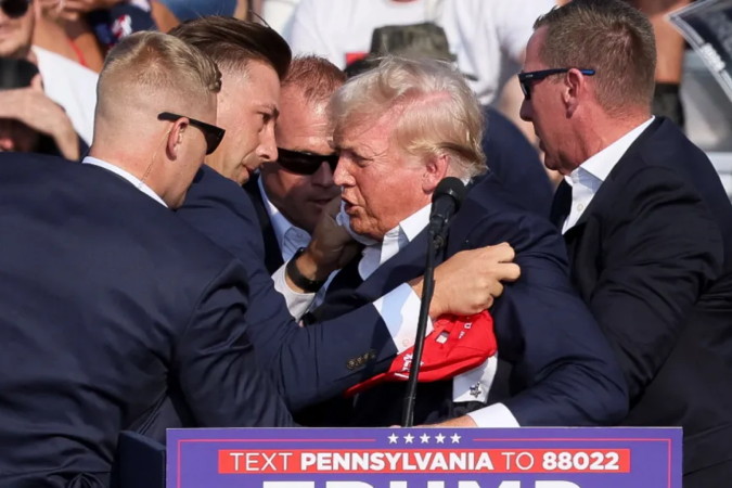 Trump é retirado de palco em comício da Pensilvânia após disparos serem ouvidos -  (crédito: BBC Geral)