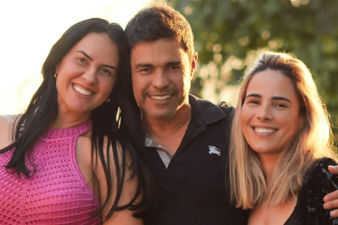 Wanessa Camargo posa ao lado do pai e de Graciele Lacerda -  (crédito: TMJBrazil)