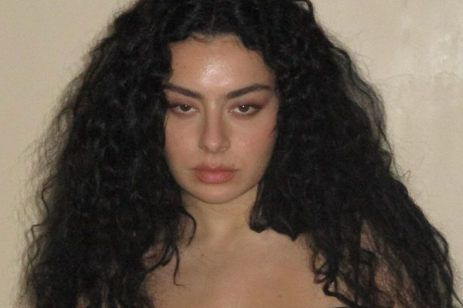 Charli XCX pode deixar a música para brilhar nas telonas -  (crédito: TMJBrazil)