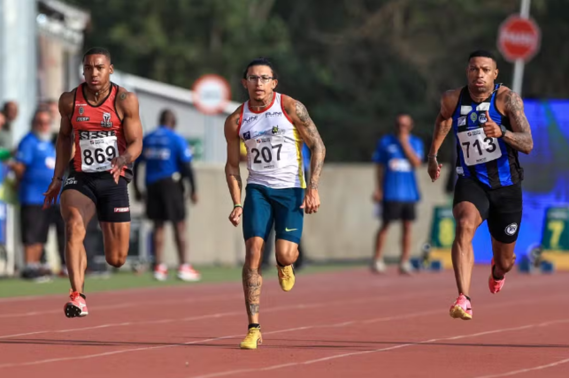 Trio brasileiro do atletismo consegue liminar para participar de Paris-2024