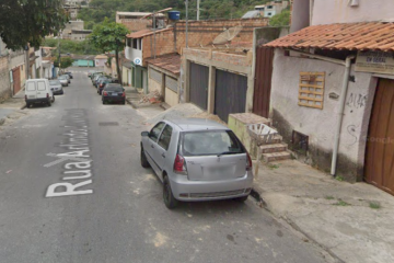 Homem cheira cocaína, mata esposa e é preso no Barreiro - Google Street View/Reprodução
