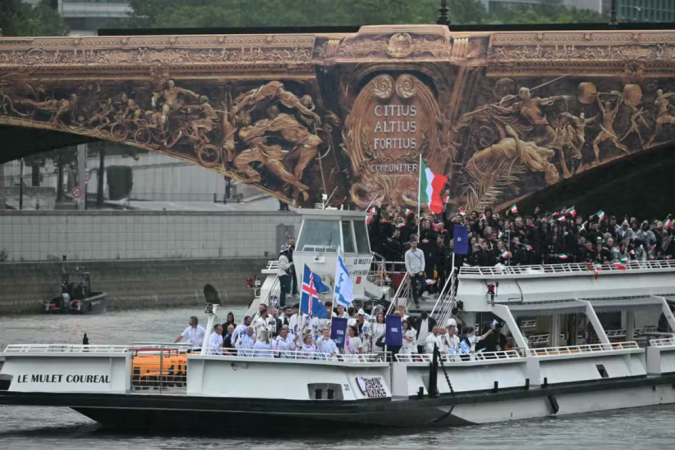 Delegação de Israel em destaque durante cerimônia das Olimpíadas de Paris