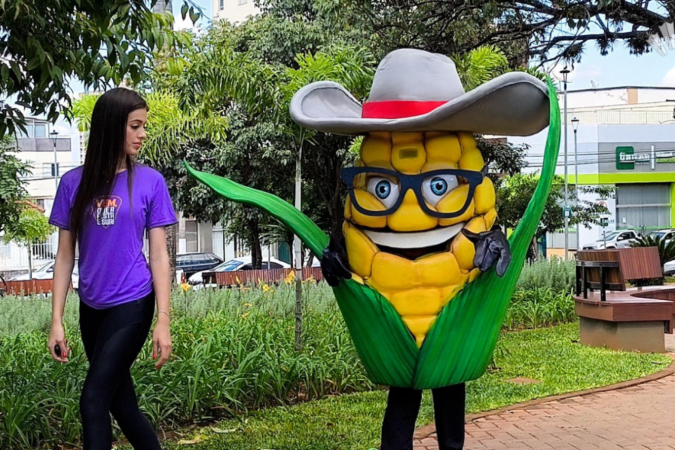     Pipoquinha, mascote da Fenamilho de Poços de Caldas