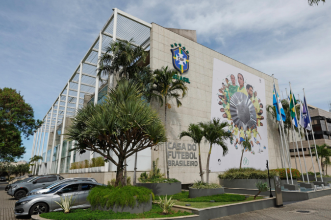 O quadro homenageia a terceira medalha de prata conquistada pelo futebol feminino brasileiro em Olimpíadas