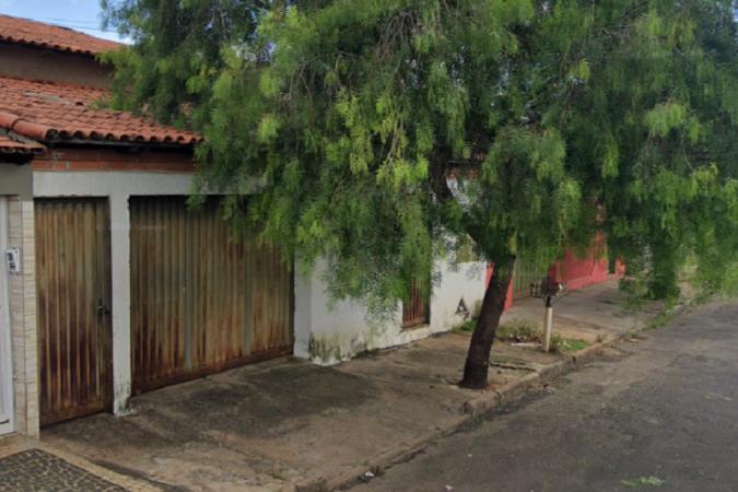 Marido mata a companheira a facadas na frente da filha de 1 ano -  (crédito: Reprodução/Google Street View)