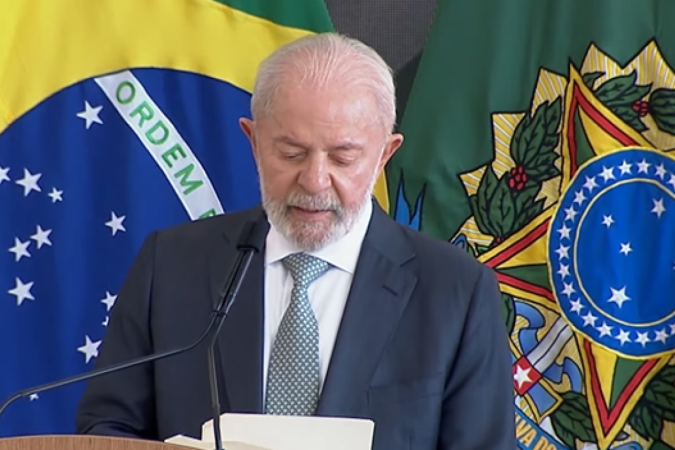 O presidente Lula destacou a união dos presidentes dos Três Poderes para a assinatura do pacto ecológico, e citou que a última união ocorreu após a tentativa de golpe em 8 de janeiro de 2023 -  (crédito: Reprodução/CanalGov)