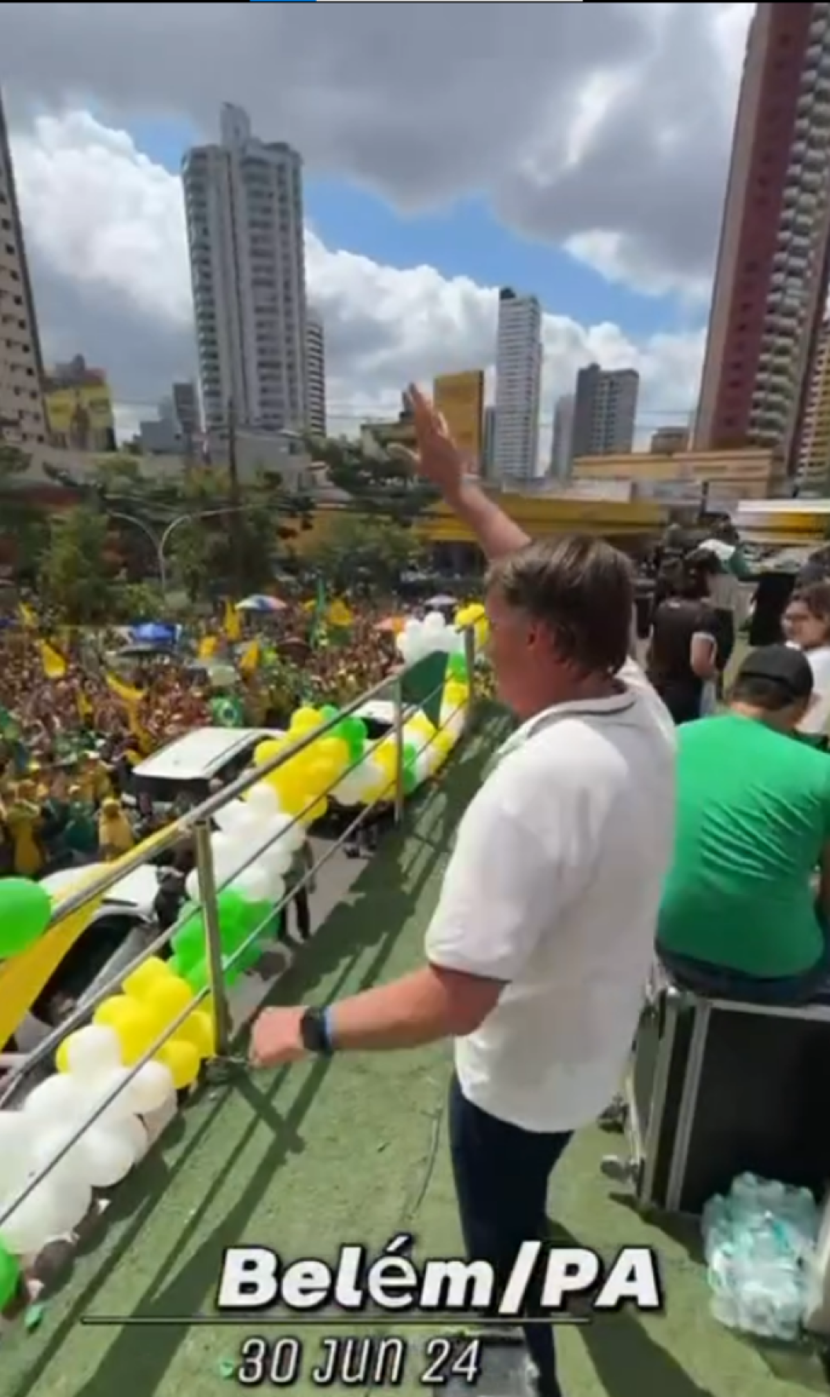 Bolsonaro em ato político em Belém, junto do candidato a prefeito do município Éder Mauro