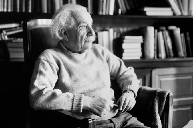 Na carta de 2 de agosto de 1939, Einstein escreveu que 'certos aspectos da situação que foi criada parecem exigir vigilância' -  (crédito: Christie's Images Ltd)