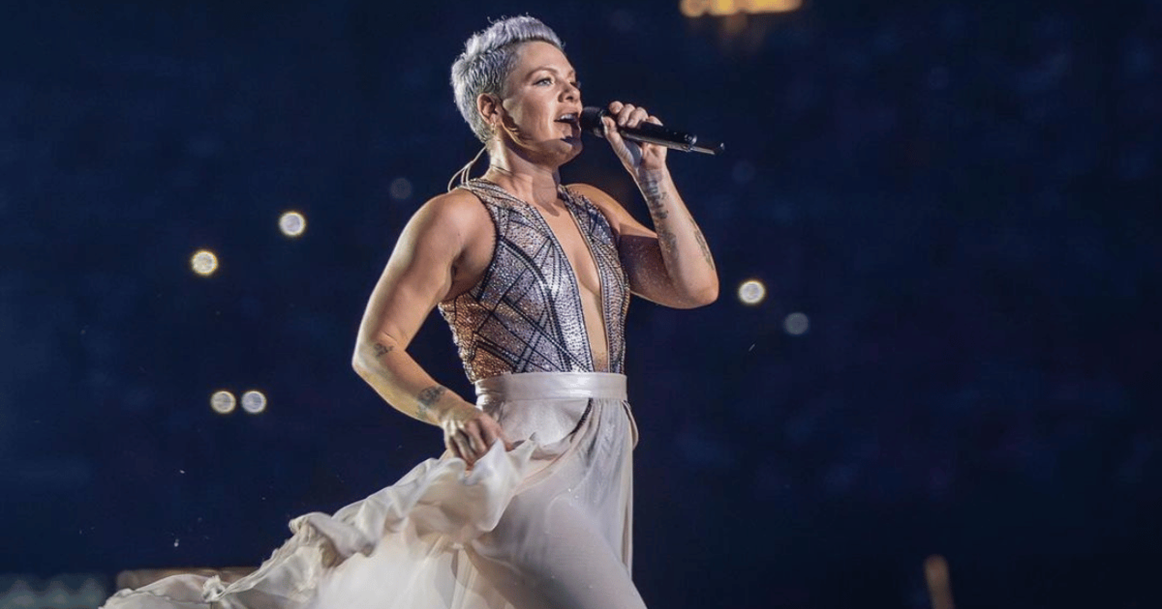 P!nk e a filha Willow emocionam com ‘What About Us’ em convenção nos EUA -  (crédito: TMJBrazil)